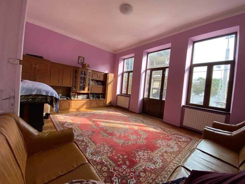 Kogalniceanu, apartament 4 cam. si curte 170 mp