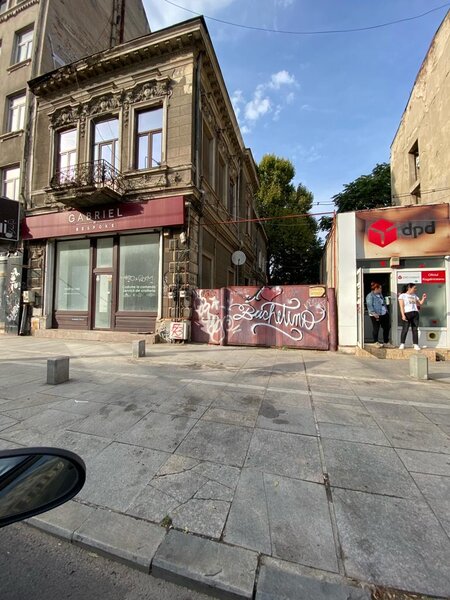 Kogalniceanu, 4 cam. 140 mp si curte 170 mp