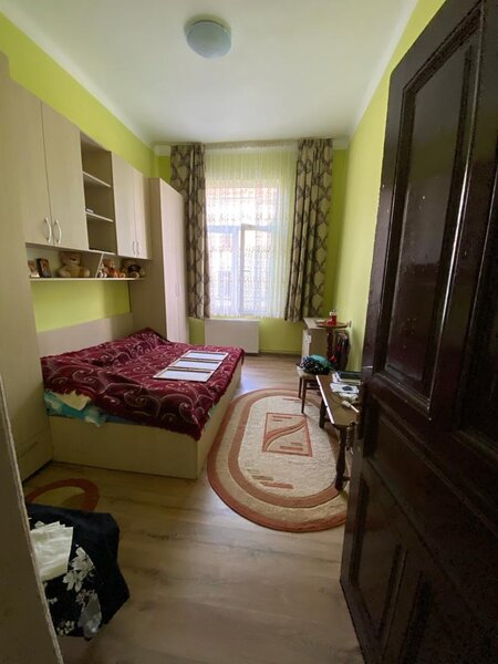 Kogalniceanu, apartament 4 cam. si curte 170 mp
