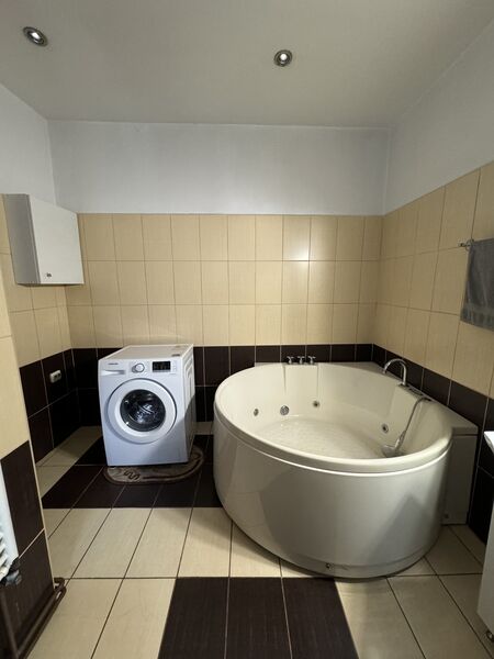 Kogalniceanu, 4 cam. 140 mp si curte 170 mp